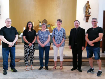 Gemeindeteam Geschwend-Präg: von links: Jörg Steiger, Tanja Steiger, Ingrid Jäger, Sabine Kiefer, Pfarrer Helmut Löffler, Ewald Klingele (Pfarreirat)