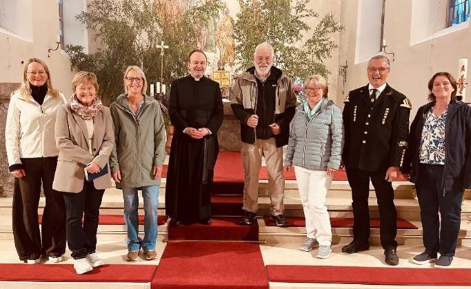 Gemeindeteam Wieden. Von links: Judith Kimmig, Christine Walleser, Rita Sprich, Pfarrer Helmut Löffler, Adolf Rombach, Ruth Behringer,  Martin Kimmig, Sonja Klingele. Nicht auf dem Foto: Gisela Schwörer, Lisa Kiefer